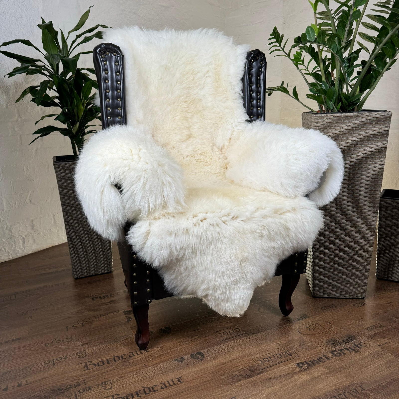 MEIWITT® Schaffell Sesselschoner mit Armlehnen weiss