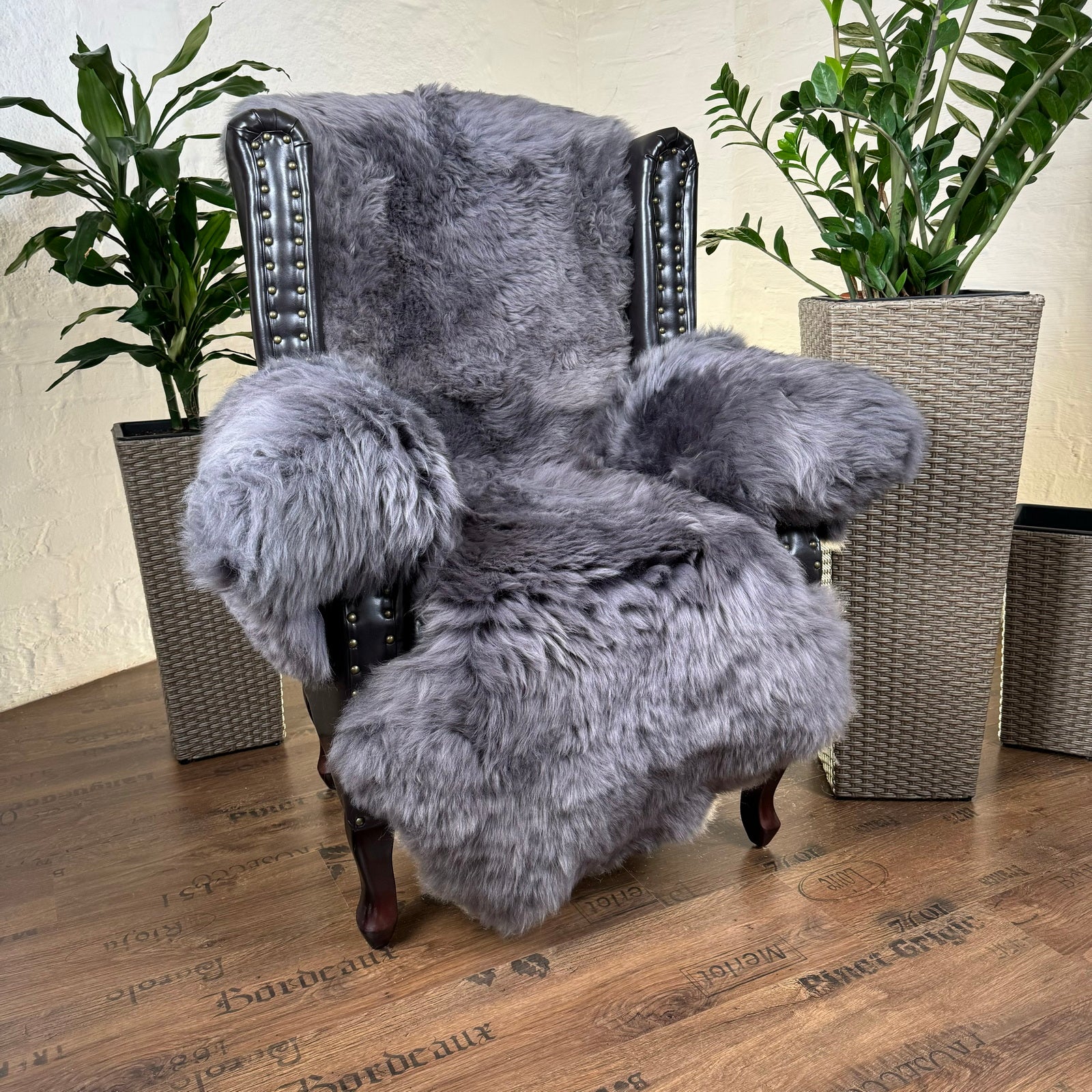 MEIWITT® Schaffell Sesselschoner mit Armlehnen grau