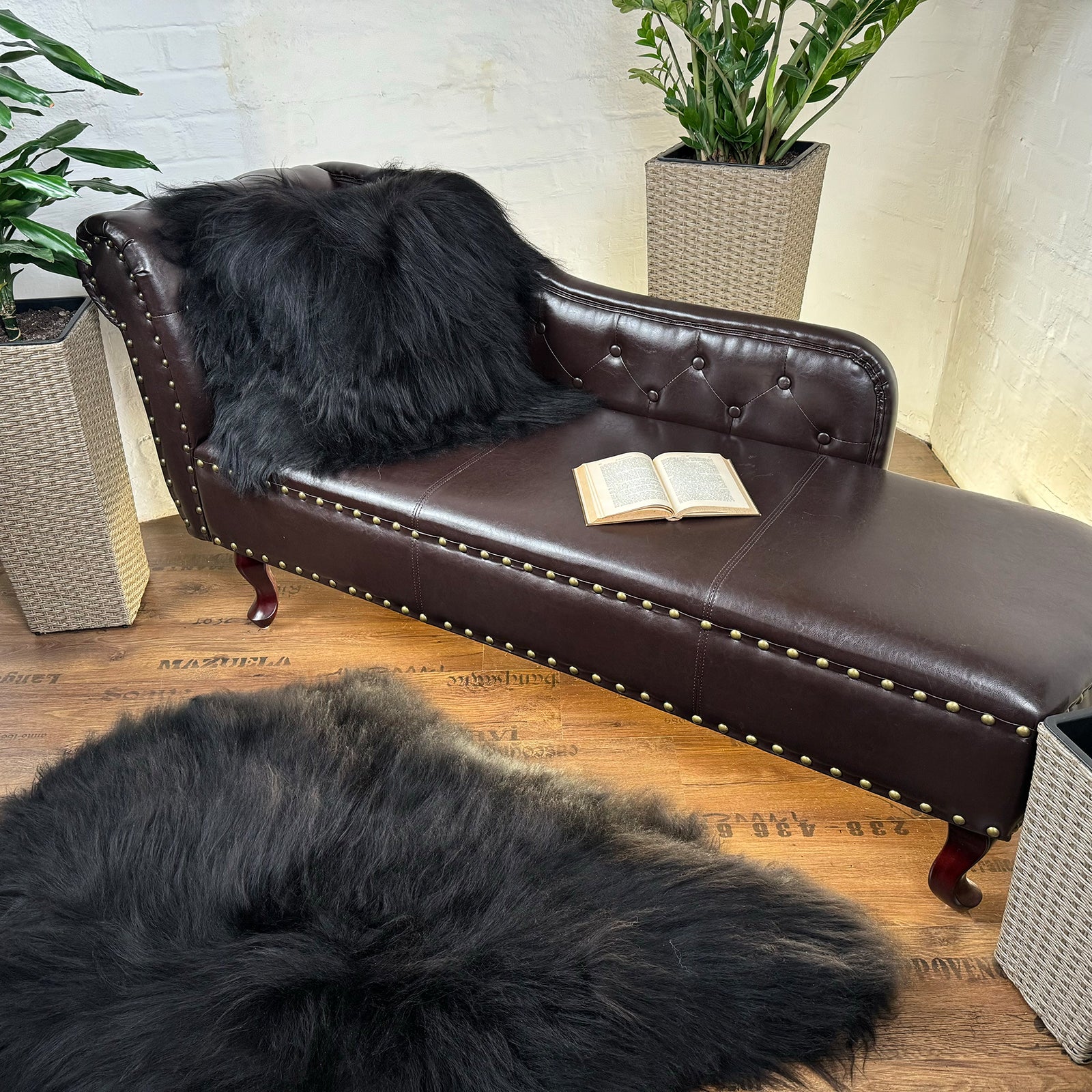 MEIWITT® Schaffellkissen Kissen aus echtem Island-Schaffell schwarz