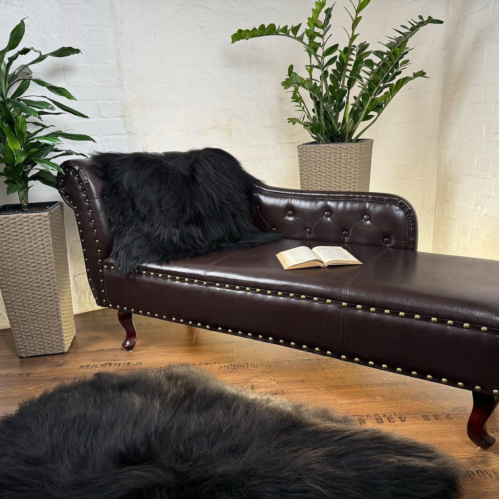 MEIWITT® Schaffellkissen Kissen aus echtem Island-Schaffell schwarz