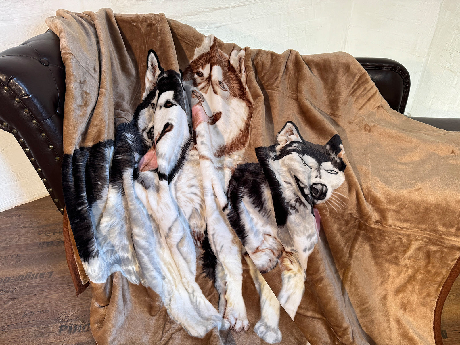 Kuscheldecke Tagesdecke Wohndecke Tiermotiv 3 Huskies braun