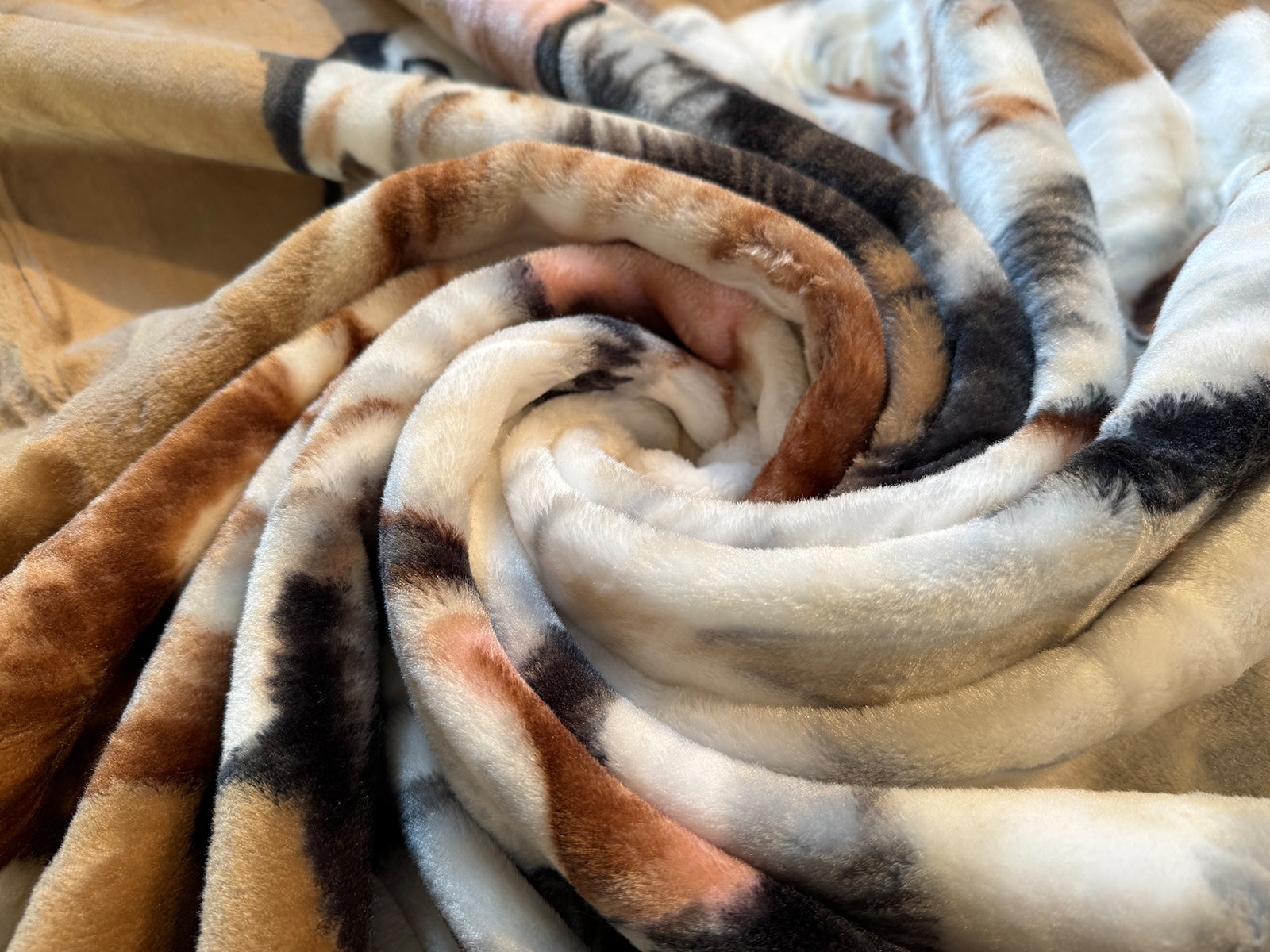 Kuscheldecke Tagesdecke Wohndecke Tiermotiv 3 Huskies braun