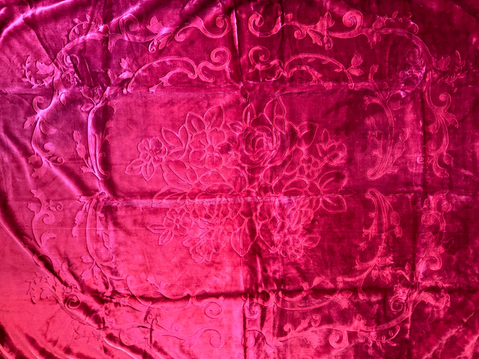 Kuscheldecke Tagesdecke Wohndecke im Luxus-Design brombeer