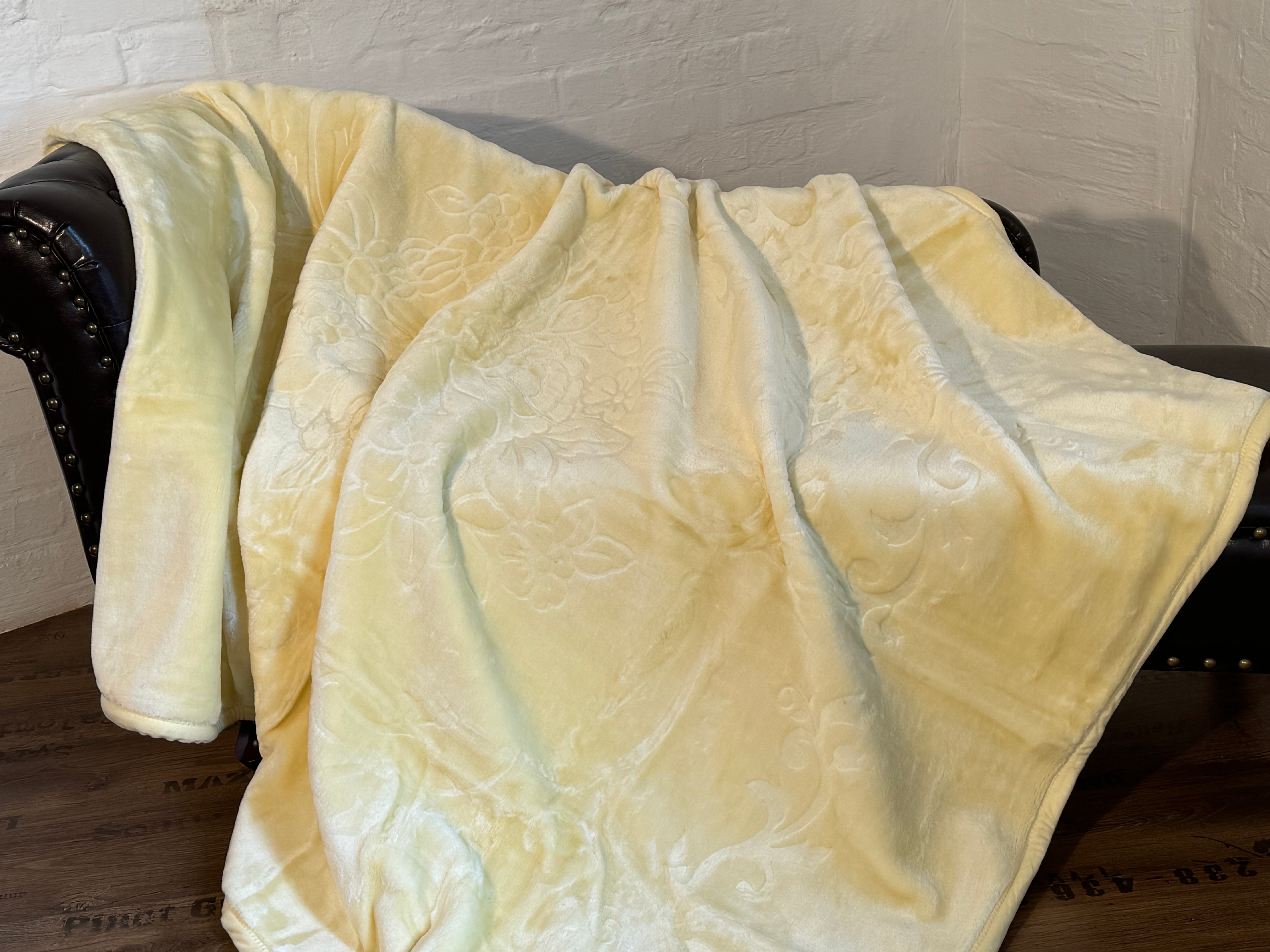 Kuscheldecke Tagesdecke Wohndecke im Luxus-Design gelb