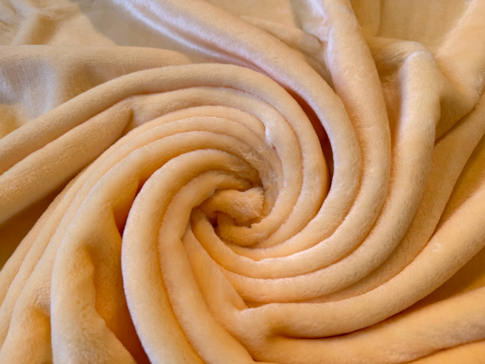 Kuscheldecke Tagesdecke Wohndecke im Glanz-Design pfirsich 160x200cm