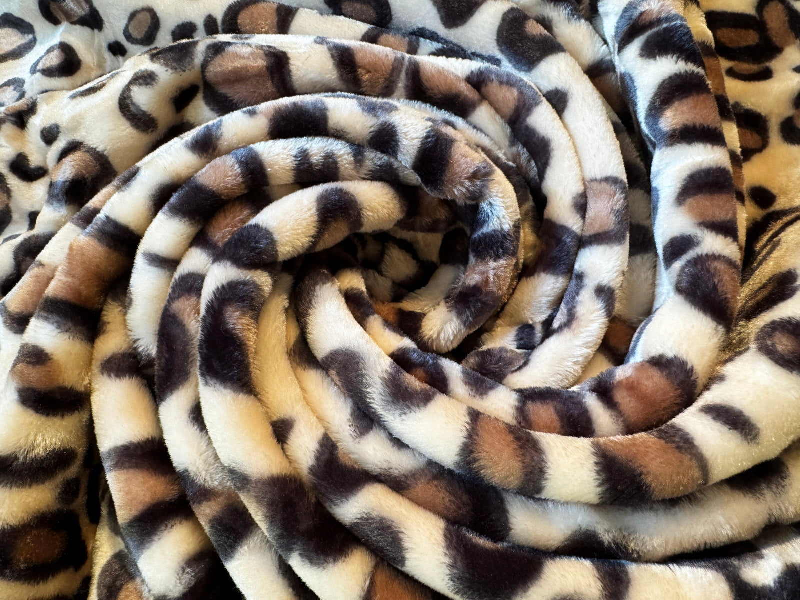 Kuscheldecke Tagesdecke Wohndecke Felloptik Leopard-Design