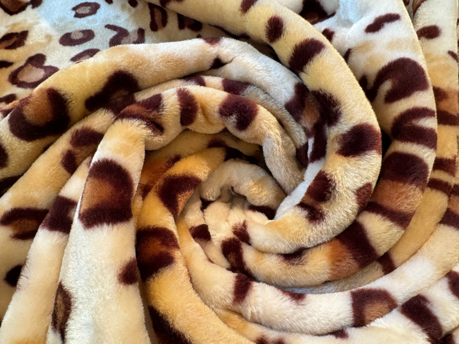 Kuscheldecke Tagesdecke Wohndecke Felloptik Leoparden-Look