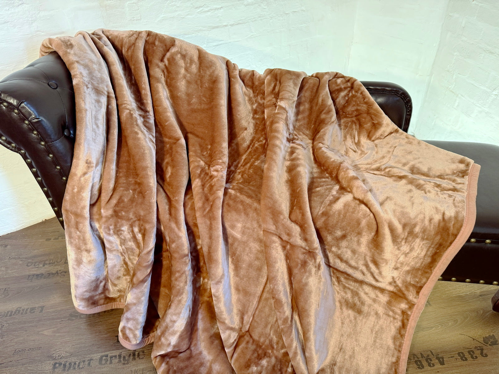 Kuscheldecke Tagesdecke Wohndecke im Glanz-Design mandelbraun 160x200cm