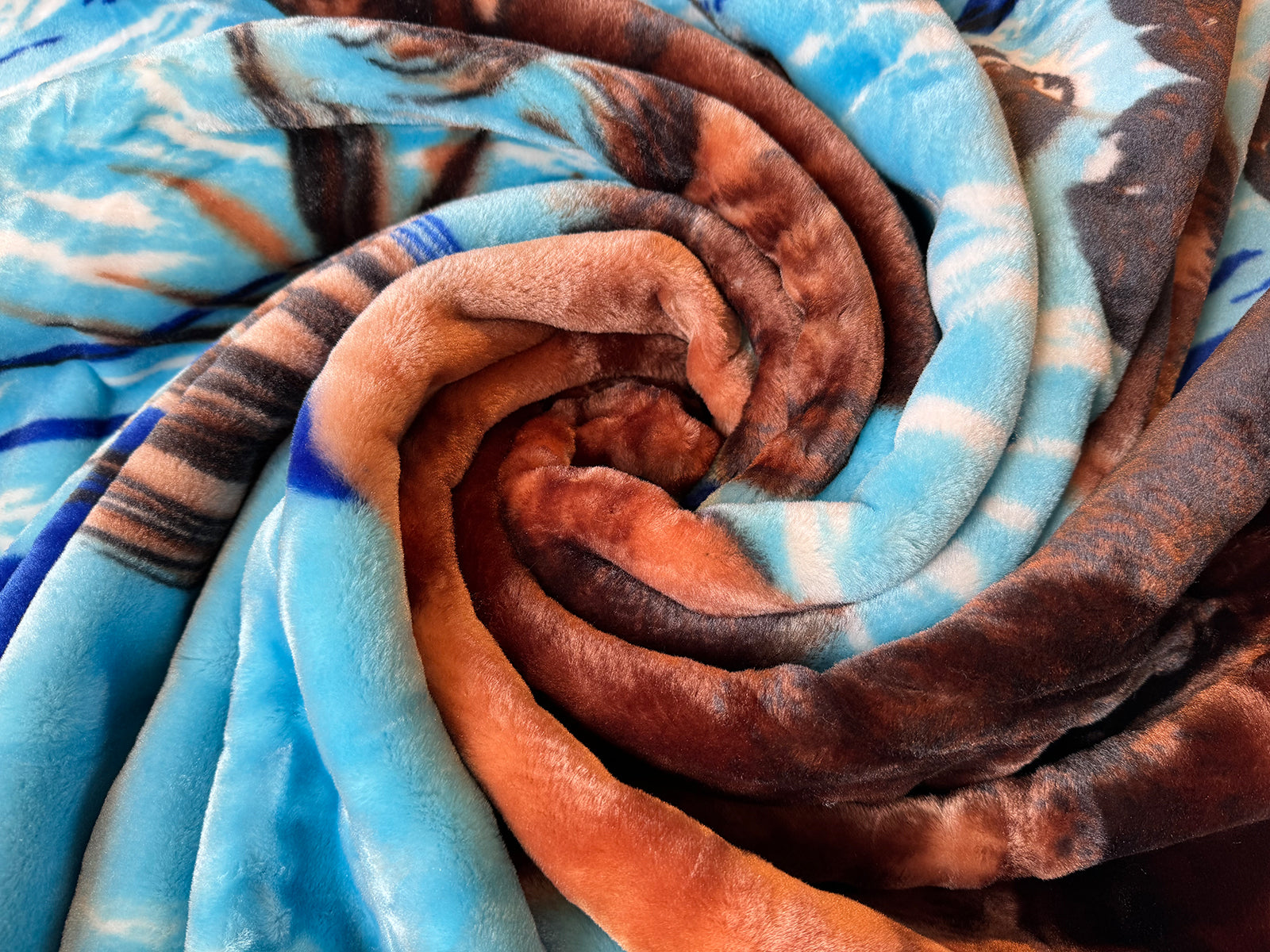 Kuscheldecke Tagesdecke Wohndecke Tiermotiv Pferd mit Fohlen blau