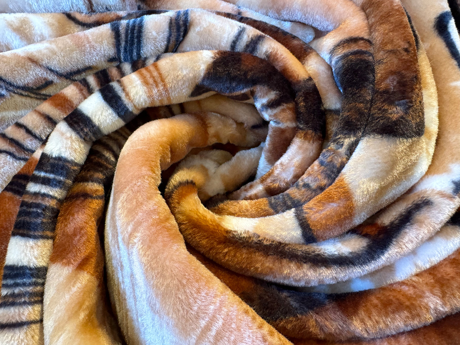Kuscheldecke Tagesdecke Wohndecke Tiermotiv Pferd mit Fohlen braun