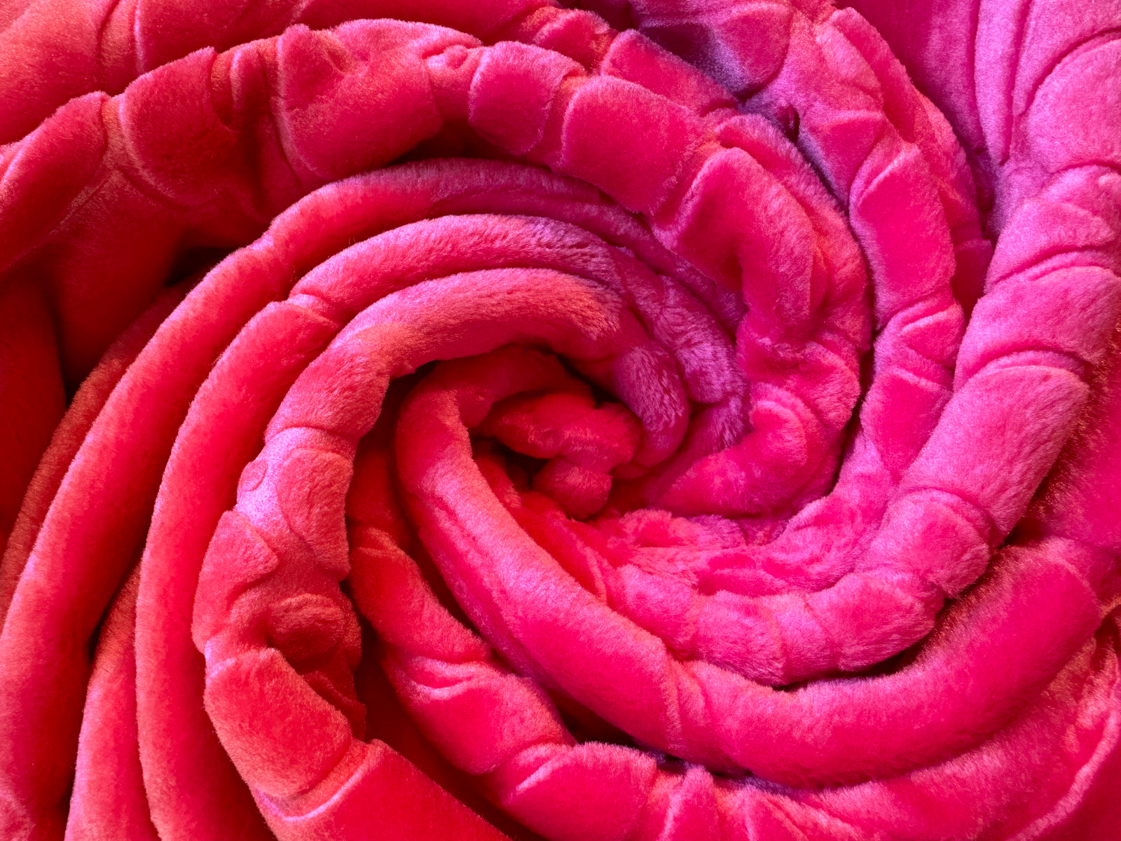 Kuscheldecke Tagesdecke Wohndecke im Luxus-Design pink