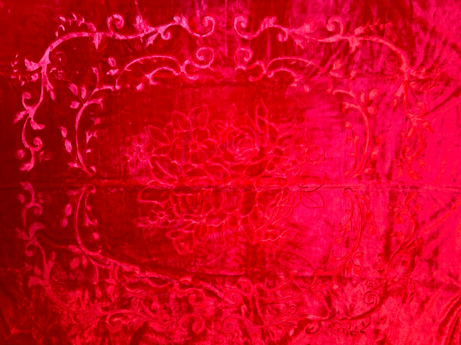 Kuscheldecke Tagesdecke Wohndecke im Luxus-Design rot