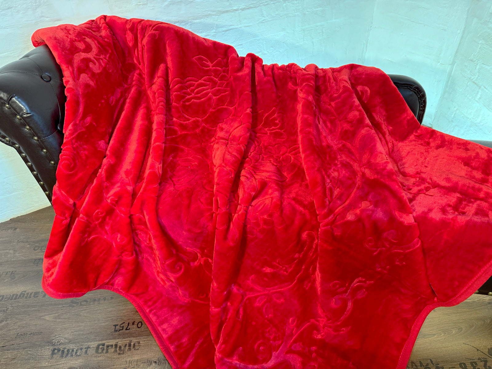 Kuscheldecke Tagesdecke Wohndecke im Luxus-Design rot