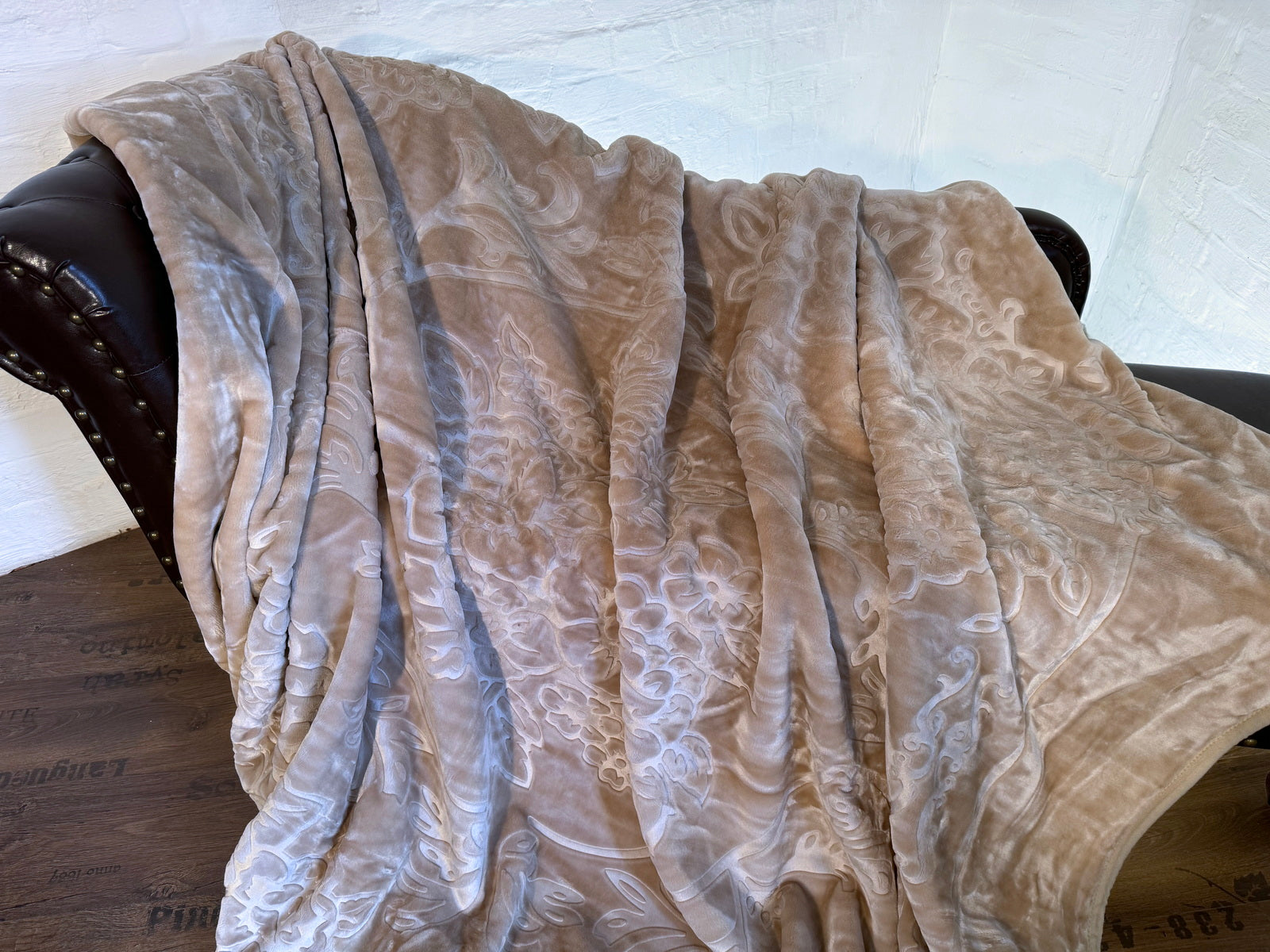Kuscheldecke Tagesdecke Wohndecke im Luxus-Design sand