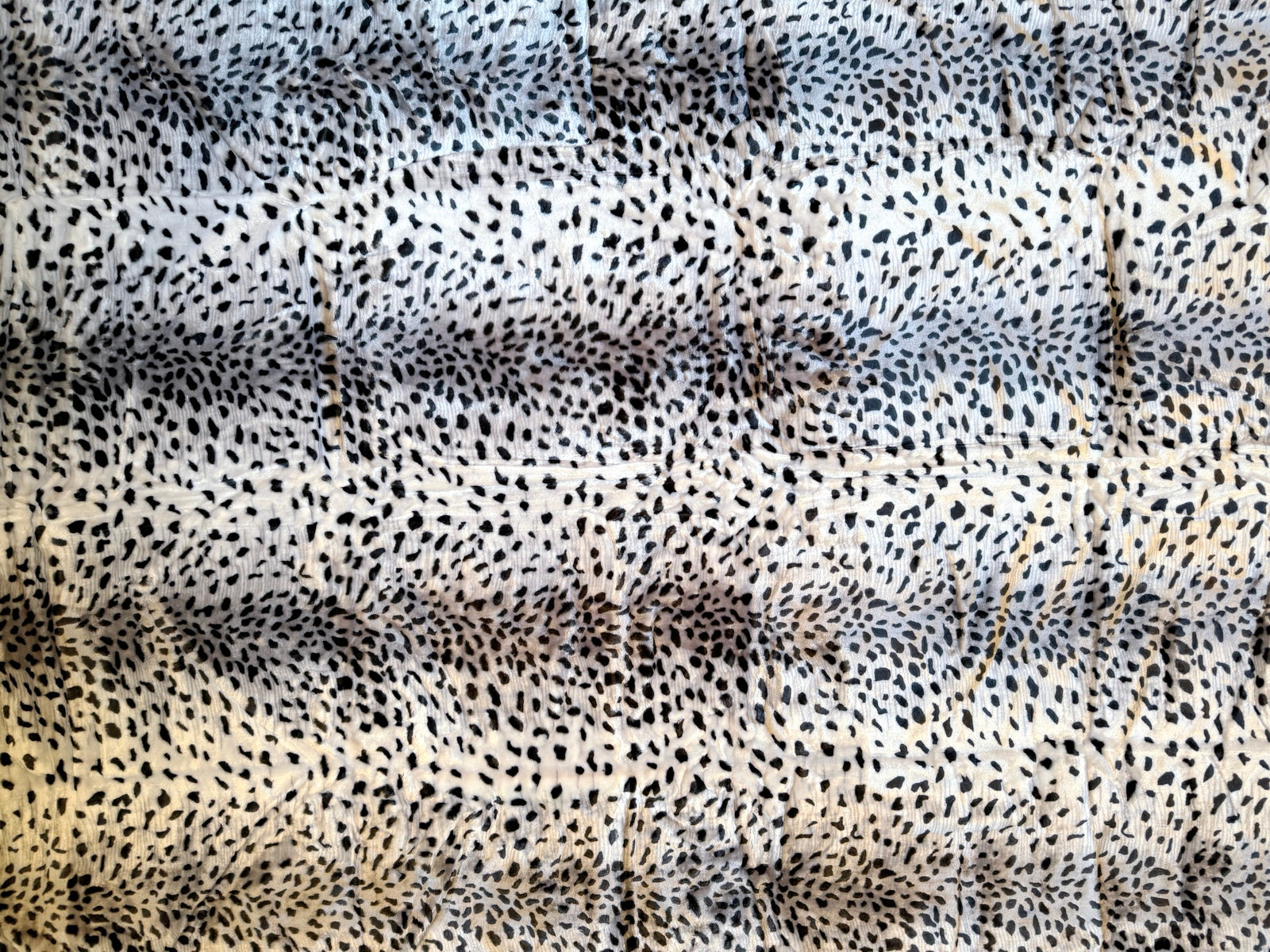 Kuscheldecke Tagesdecke Wohndecke Felloptik Schnee-Leopard