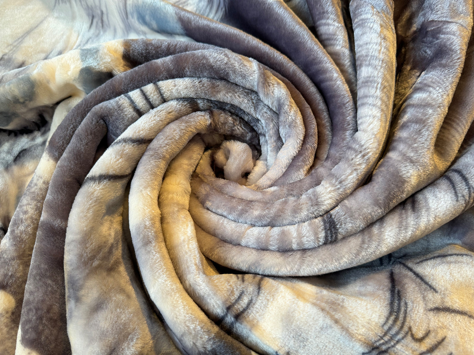 Kuscheldecke Tagesdecke Wohndecke Tiermotiv Silberwolf