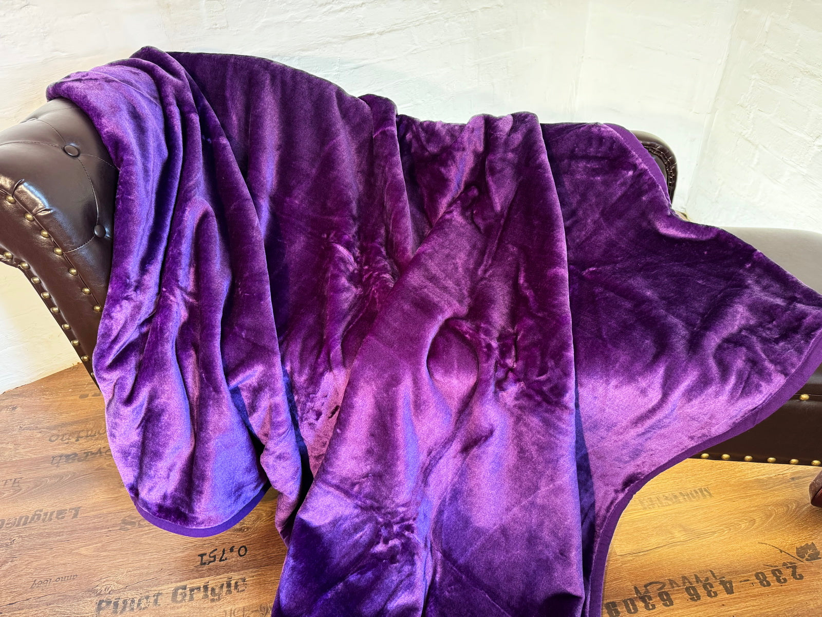 Kuscheldecke Tagesdecke Wohndecke im Glanz-Design violett 160x200cm