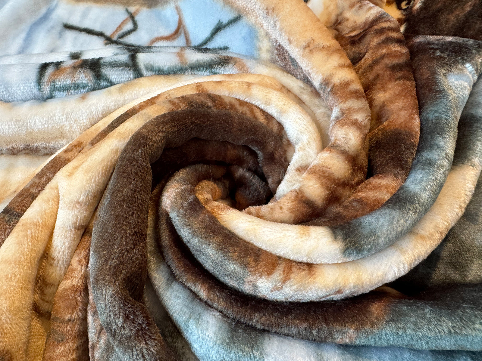 Kuscheldecke Tagesdecke Wohndecke Tiermotiv Winter Wolf