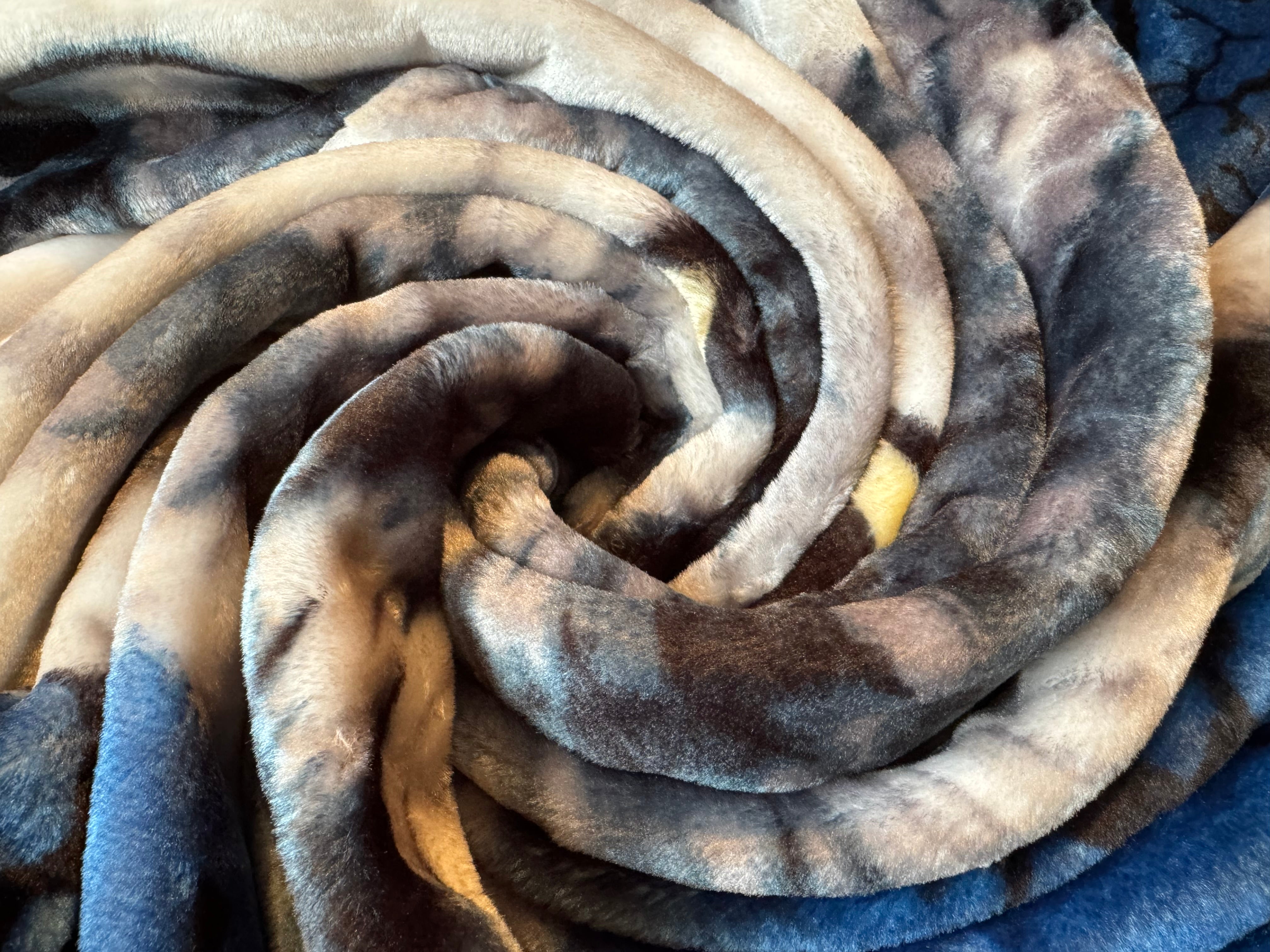 Kuscheldecke Tagesdecke Wohndecke Tiermotiv Wolf Vollmond