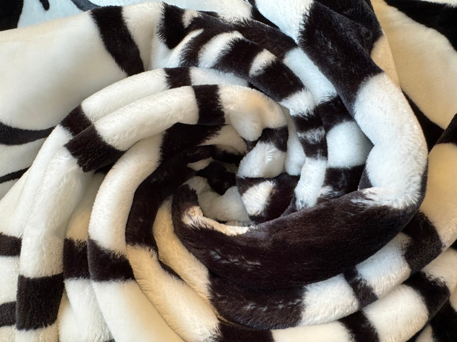 Kuscheldecke Tagesdecke Wohndecke Felloptik Zebra