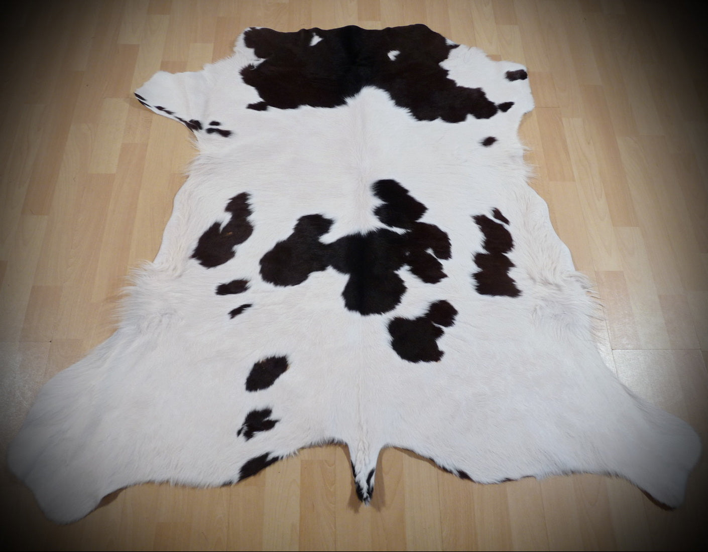 Kuhfell weiss - schwarz 127x135cm #753