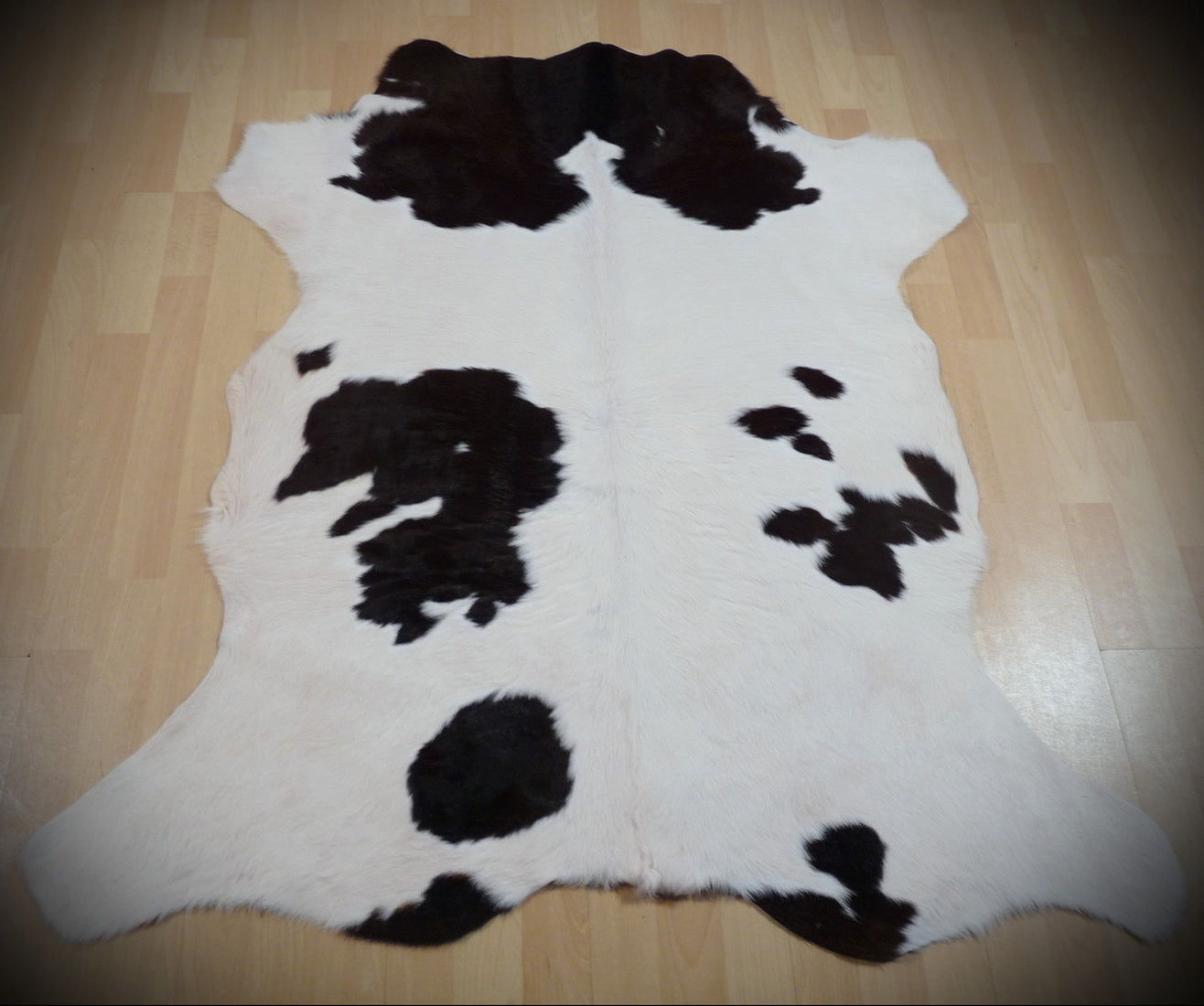 Kuhfell weiss - schwarz 127x117cm #754