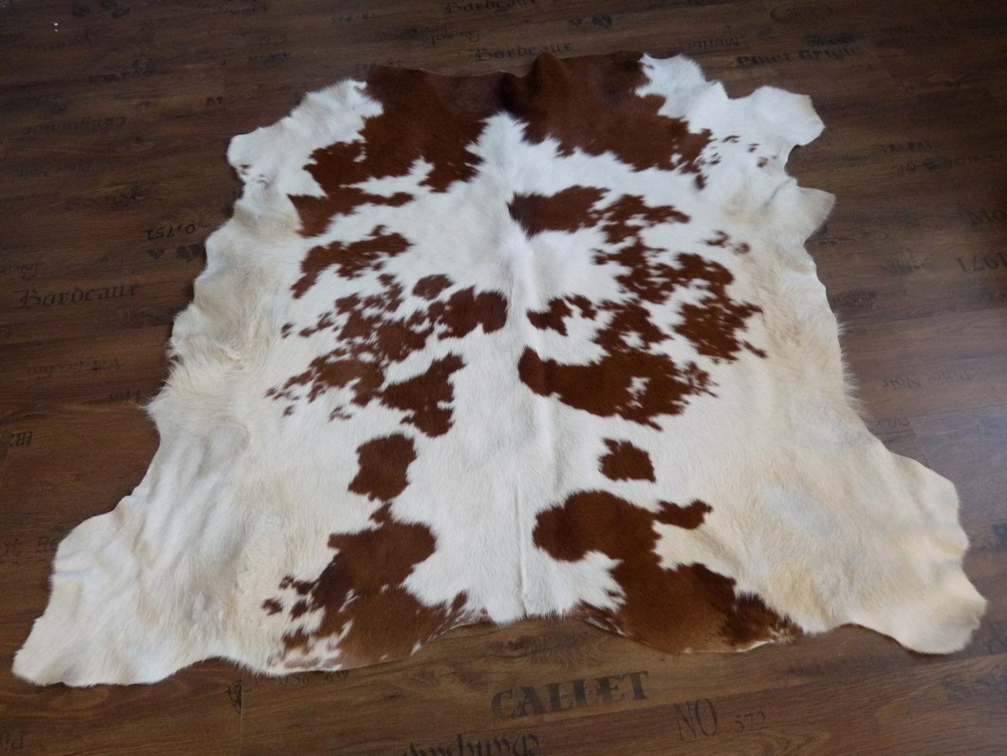 Kuhfell weiss - braun 140x140cm #803