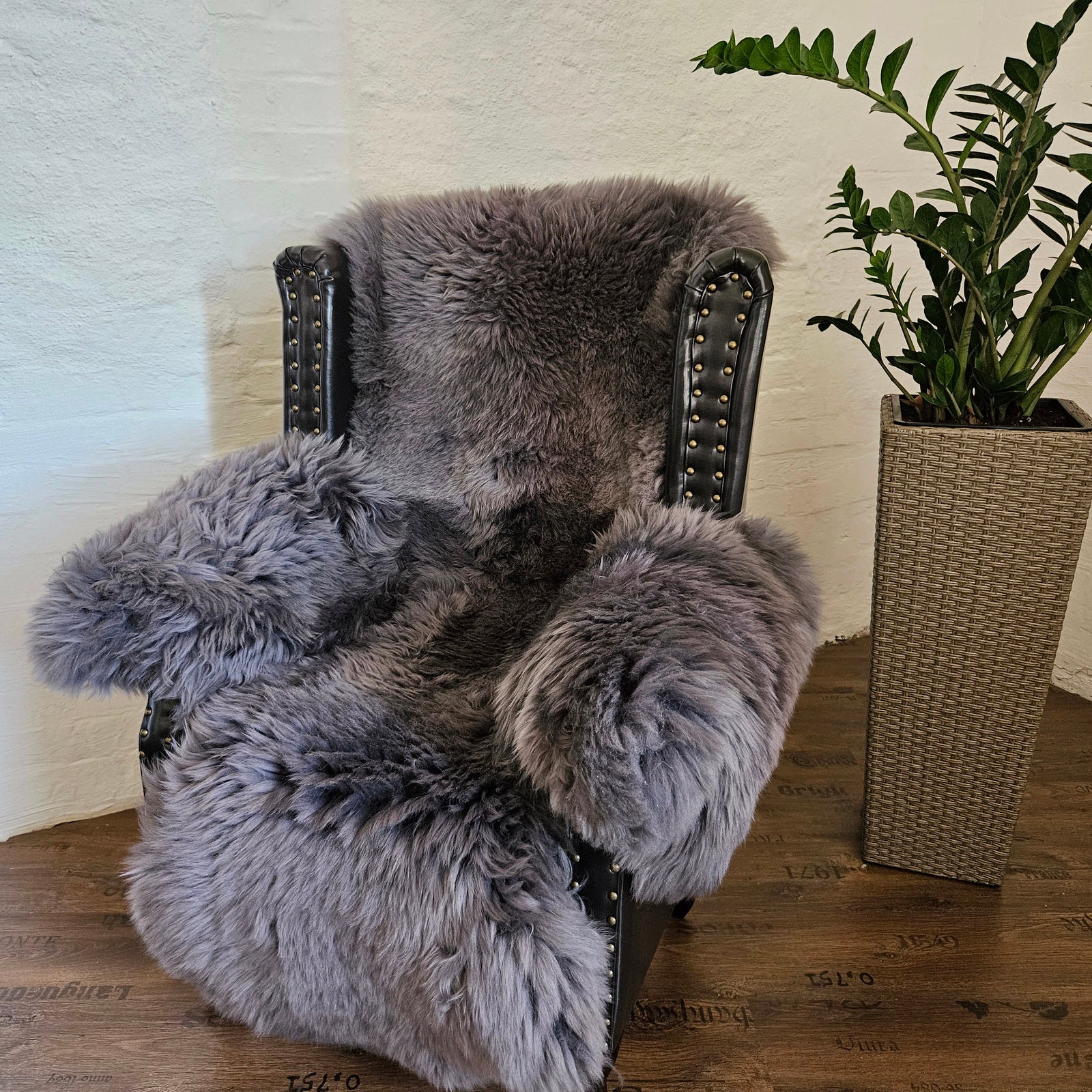 MEIWITT® Schaffell Sesselschoner mit Armlehnen grau