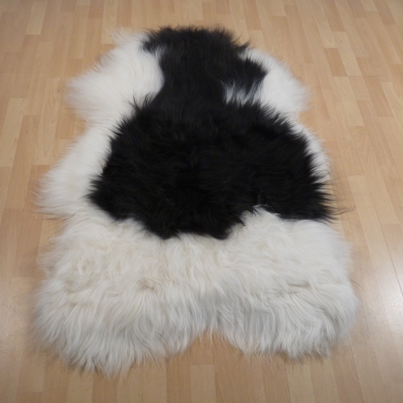 Exklusives Unikat Islandschaffell weiß - schwarz 140x95cm #15769