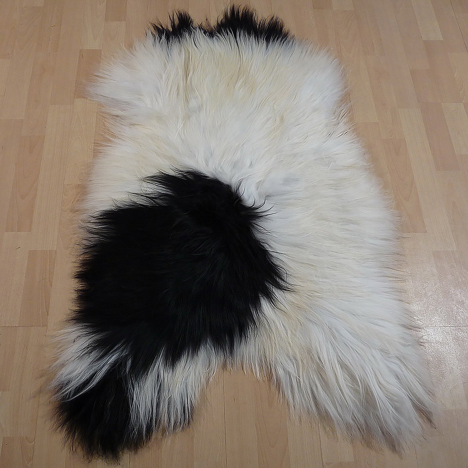 Exklusives Unikat Islandschaffell weiß - schwarz 115x80cm #13450