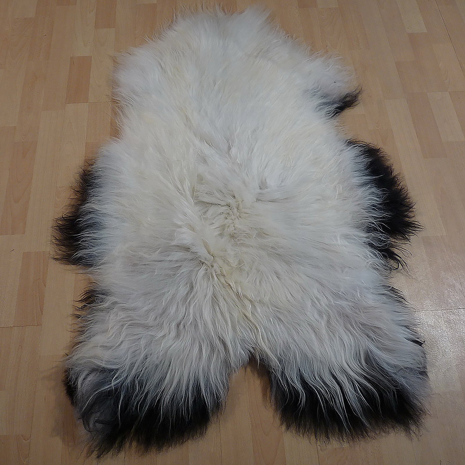 Exklusives Unikat Islandschaffell weiß - schwarz 125x85cm #13451