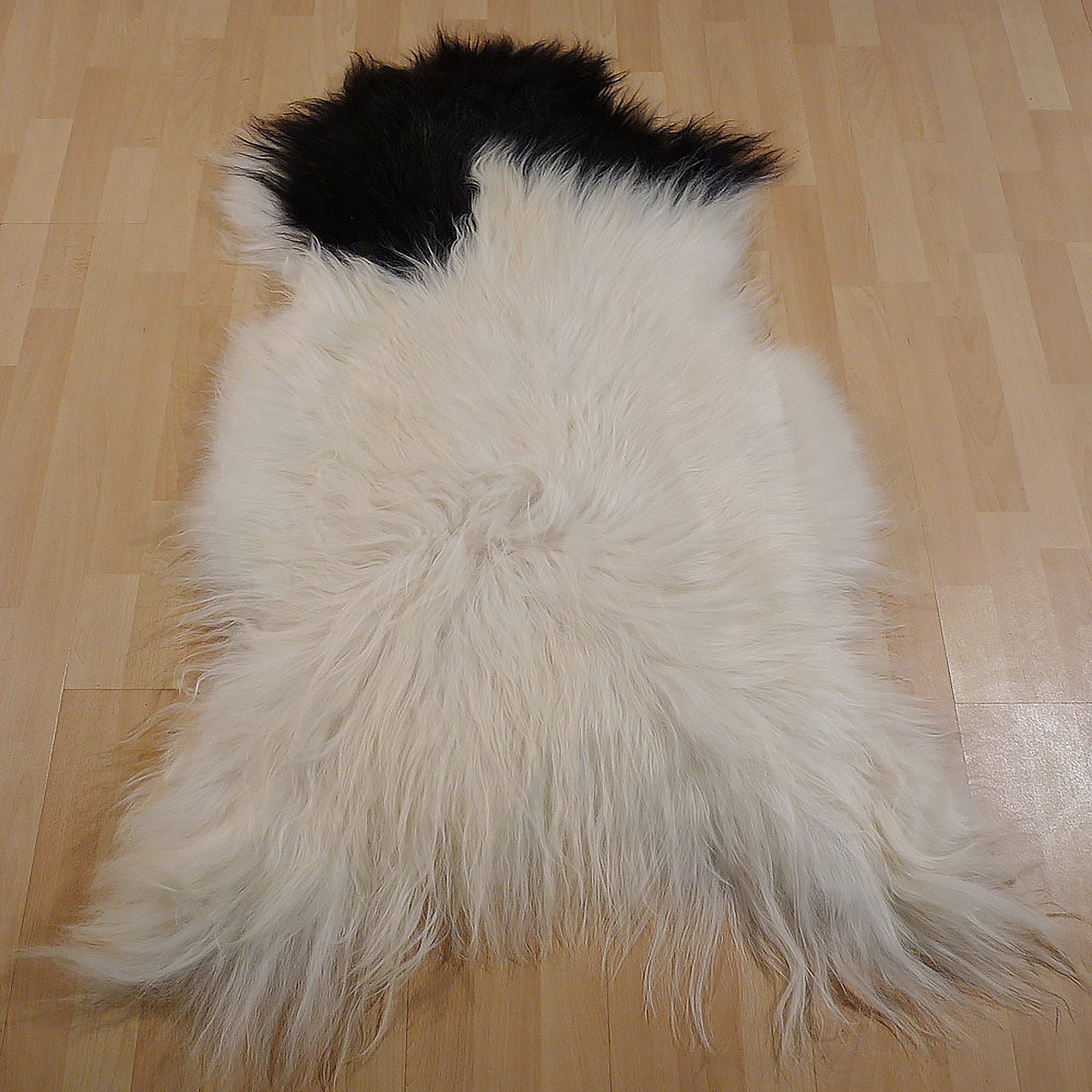 Exklusives Unikat Islandschaffell weiß - schwarz 130x95cm #13611