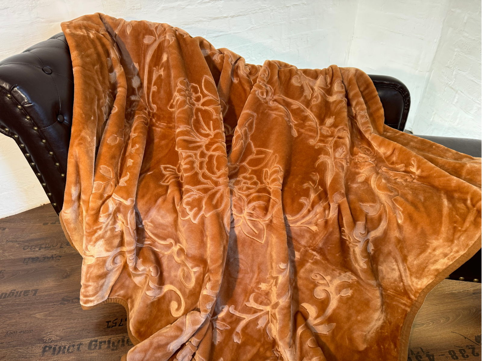 Kuscheldecke Tagesdecke Wohndecke im Luxus-Design hellbraun