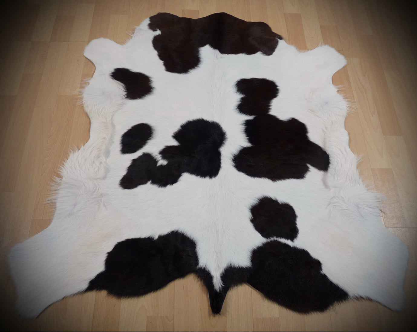 Kuhfell weiss - dunkelbraun - schwarz 108x107cm #759