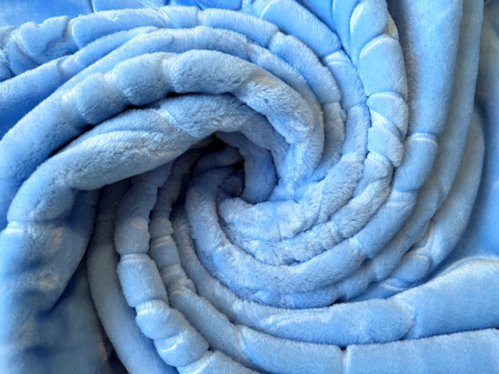 Kuscheldecke Tagesdecke Wohndecke im Luxus-Design hellblau