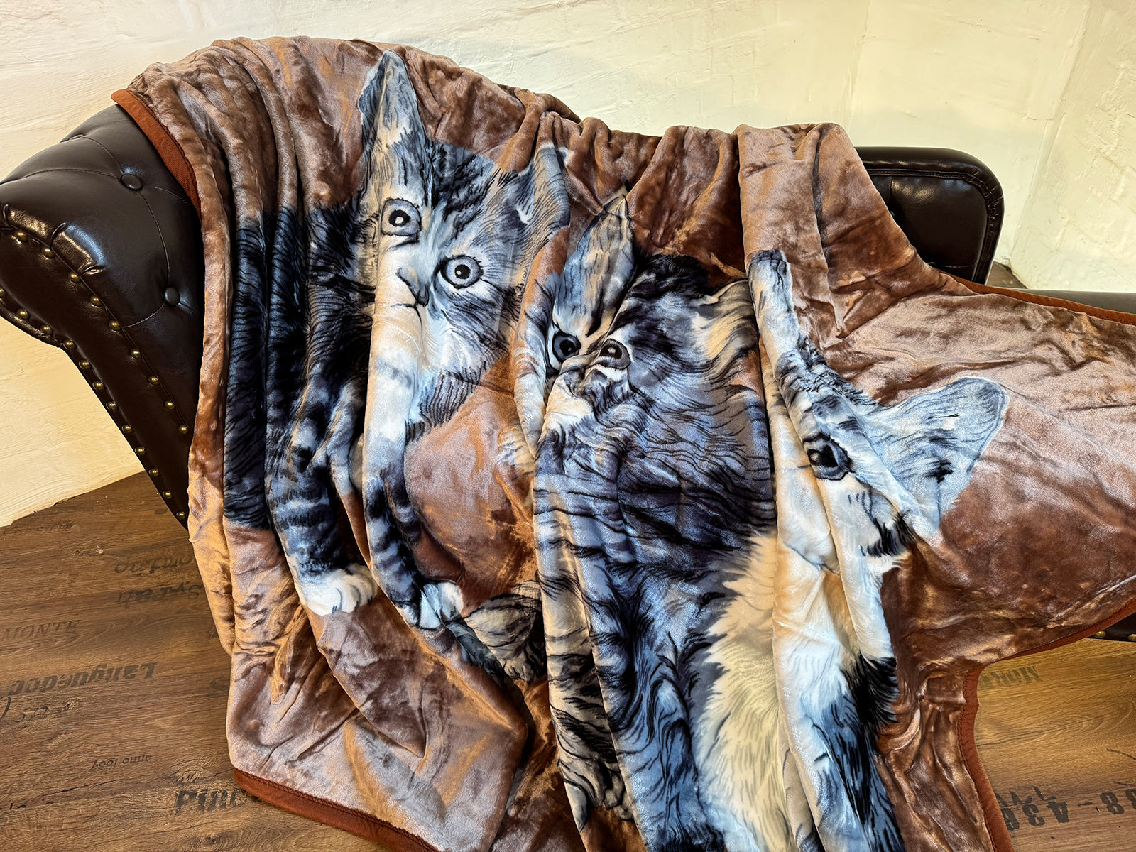Kuscheldecke Tagesdecke Wohndecke Tiermotiv Katzen grau braun