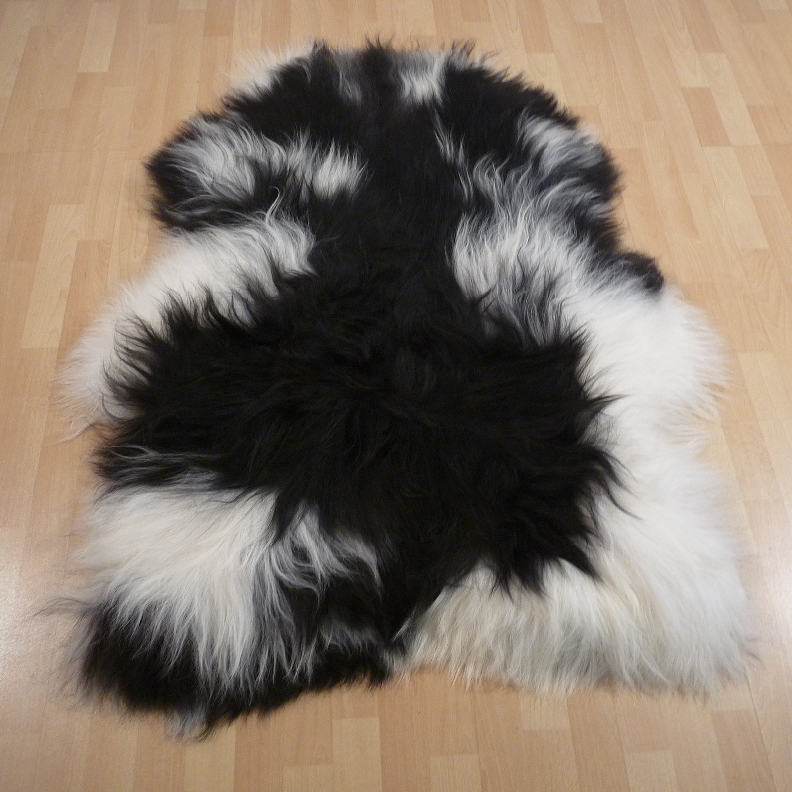 Exklusives Unikat Islandschaffell weiß - schwarz 140x105cm #15770