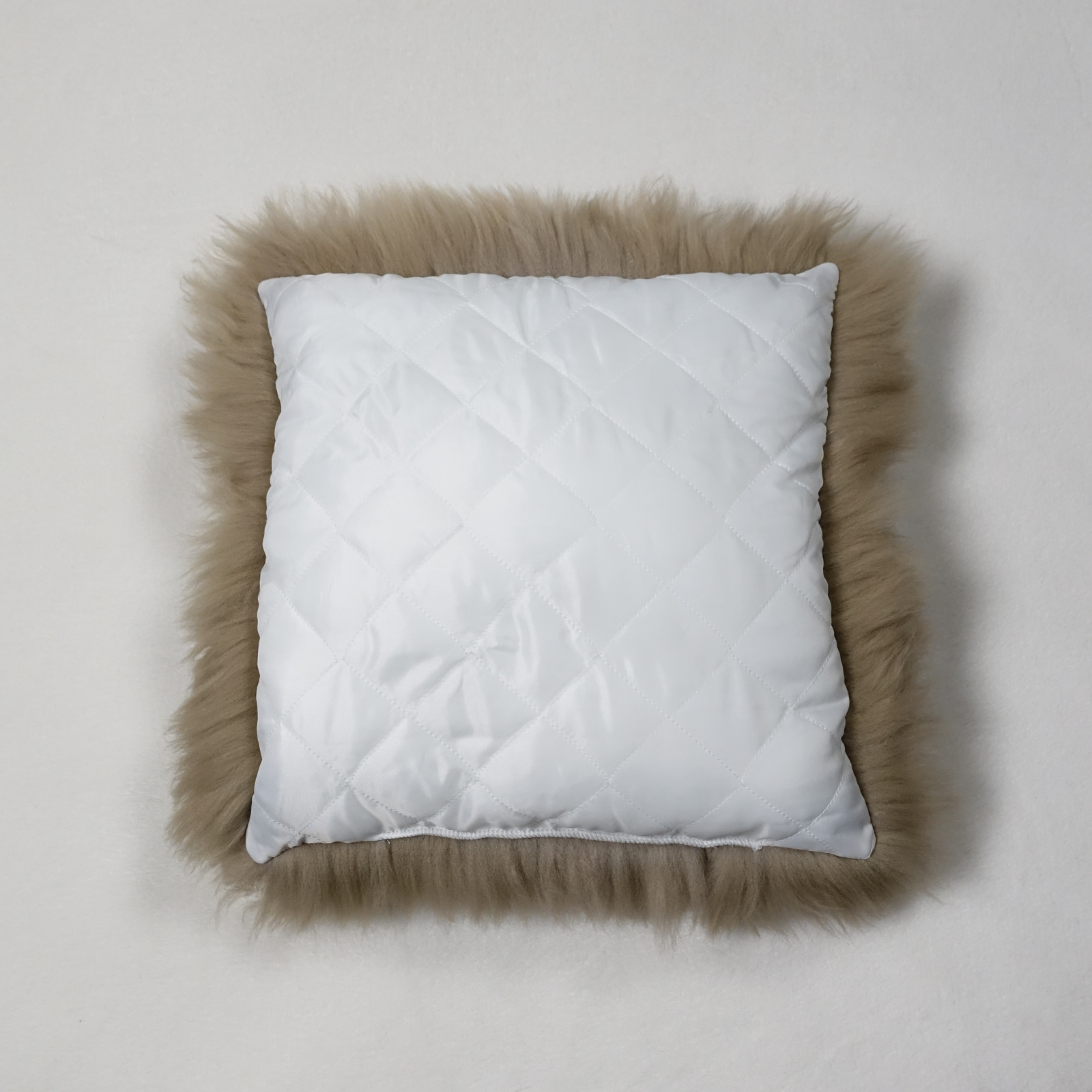 MEIWITT® Schaffellkissen Kissen aus echtem Schaffell hellbraun kashmir